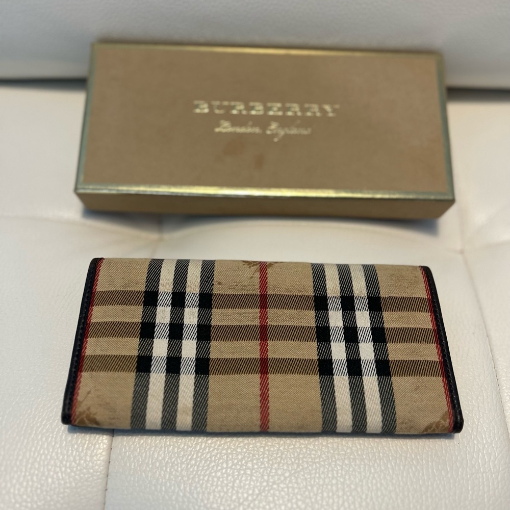 BURBERRY Authentic!! - Picture 3 of 9